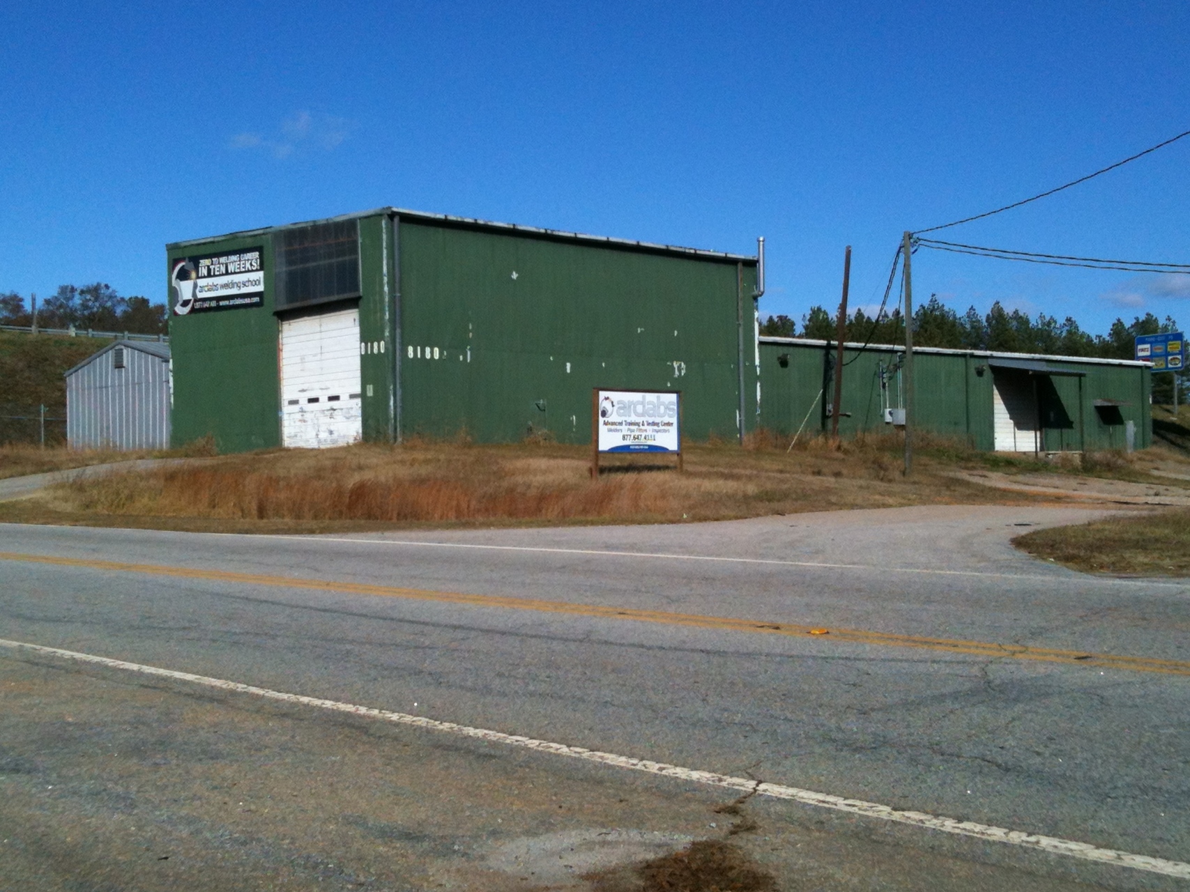 SOLD – 8000 Square Foot Industrial Building